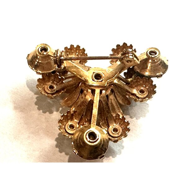 VINTAGE MCM 1.25" EMERALD GREEN RHINESTONES RIVETED GOLD FLORAL PIN BROOCH EUC - Picture 4 of 6